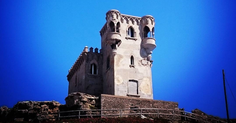 Foto del Castillo de Santa Catalina con el cielo despejado y buen sol