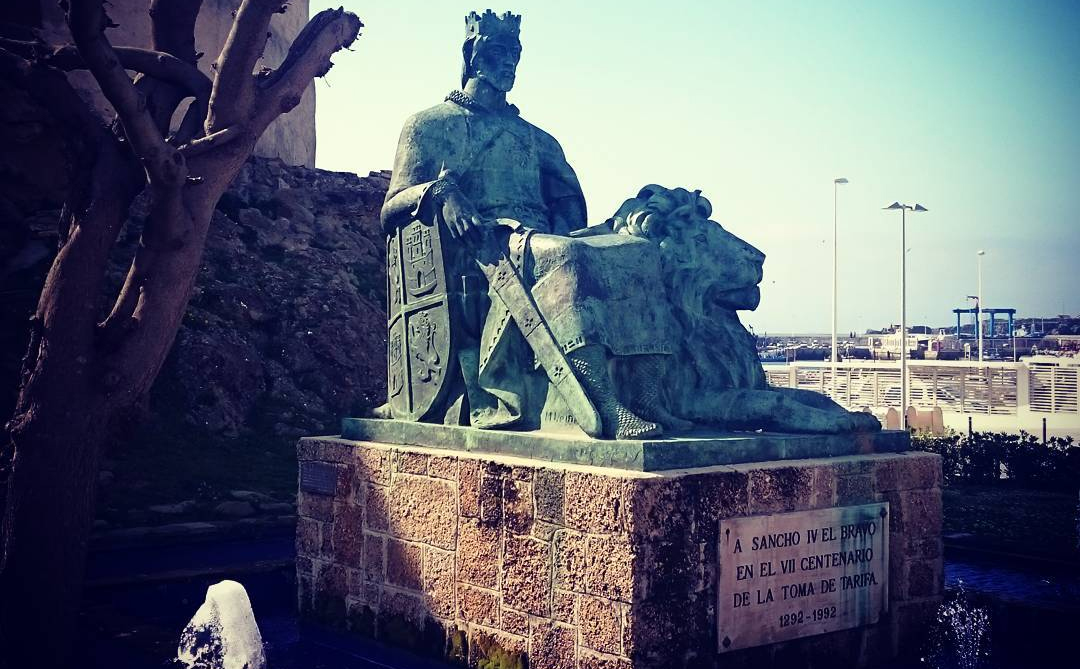 Estatua de Sancho IV el Bravo en Tarifa