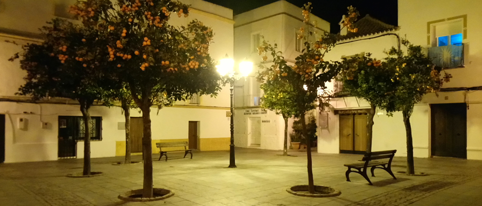 Noche de invierno en la Plaza de San Martín en Tarifa
